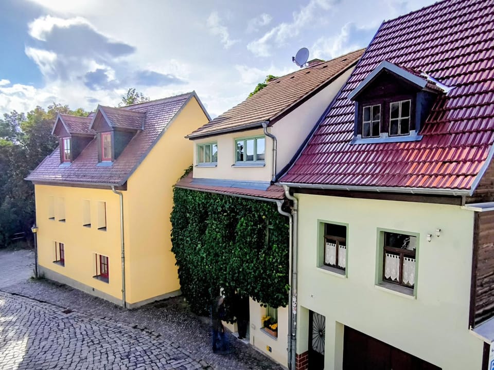 Neighbourhood, Street view