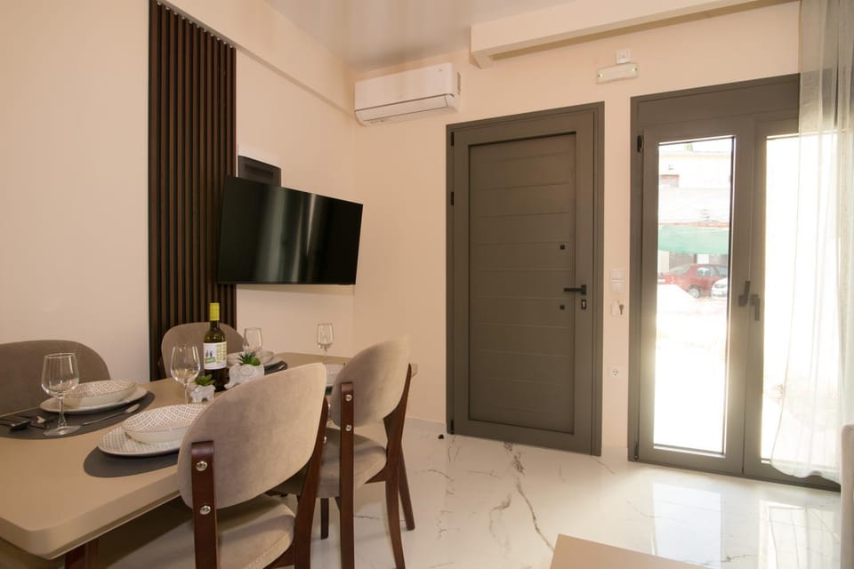 TV and multimedia, Living room, Dining area, air conditioner