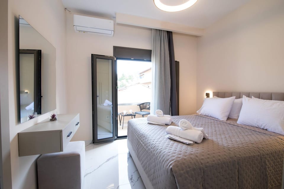 Bed, Photo of the whole room, Bedroom, towels, air conditioner