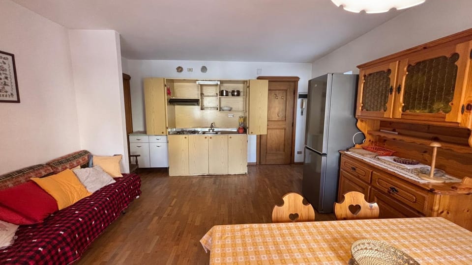 Kitchen or kitchenette, Living room, Seating area