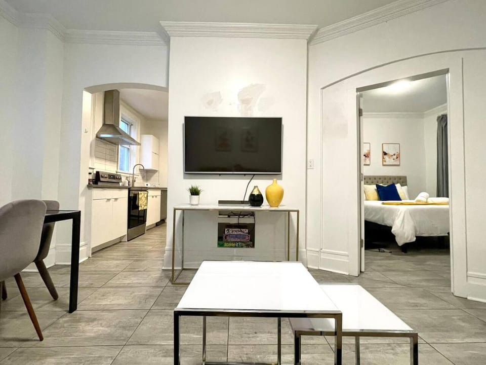 TV and multimedia, Kitchen or kitchenette, Living room, Bedroom