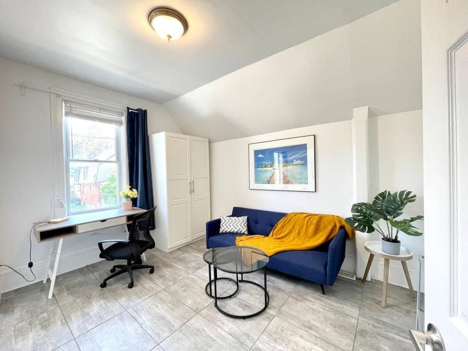 Living room, Photo of the whole room, Seating area, wardrobe
