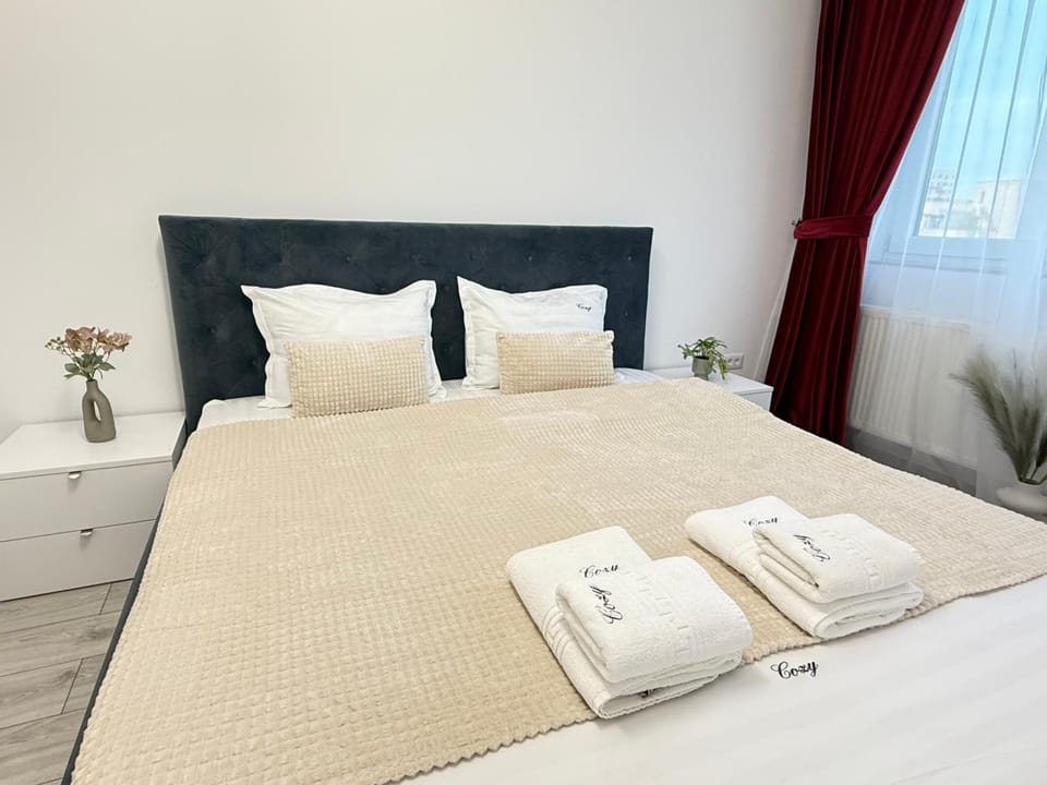 Bed, Photo of the whole room, Bedroom, towels