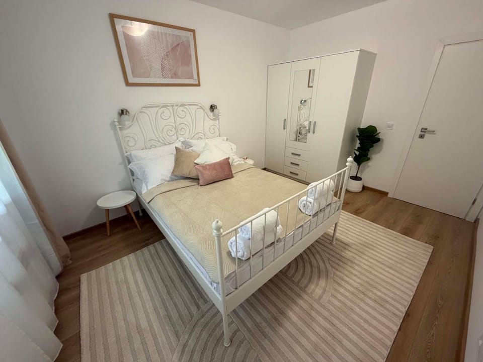 Bed, Bedroom, wardrobe