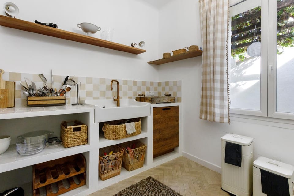 Kitchen or kitchenette, Living room