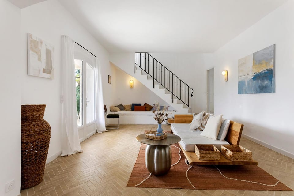 4 Bedrooms Villa Pool near sea Villa in Saint-Raphael
