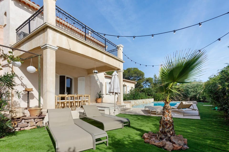 4 Bedrooms Villa Pool near sea Villa in Saint-Raphael