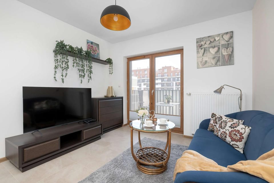 TV and multimedia, Living room, Seating area, Evening entertainment