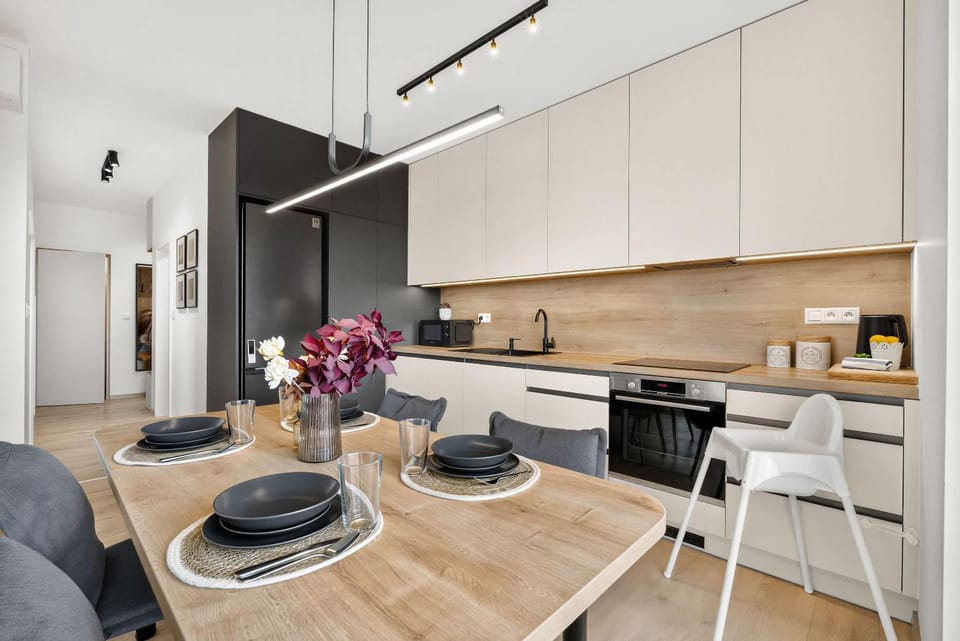 Kitchen or kitchenette, Seating area, Dining area