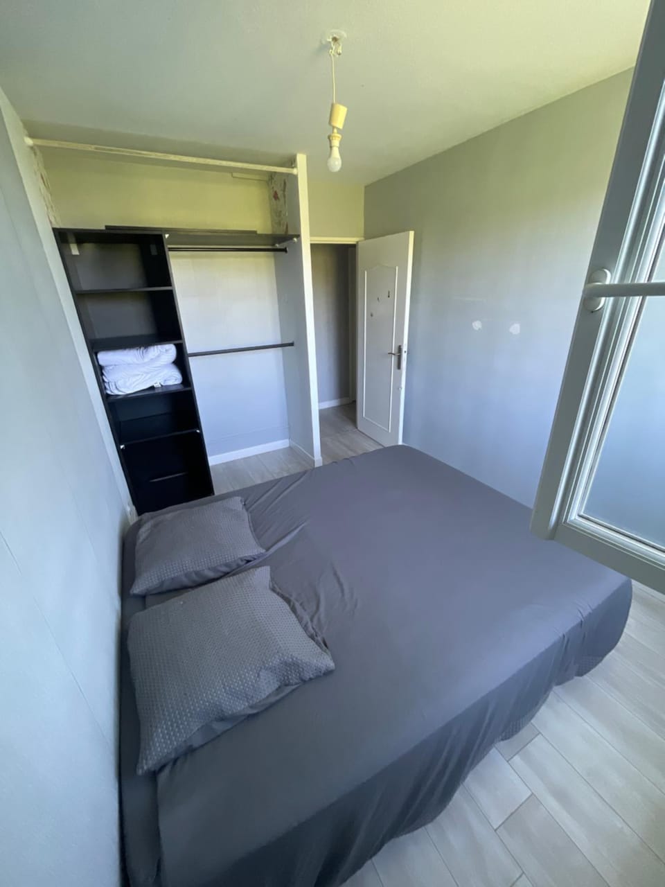 Chambre individuel à louer cher habitant au pied du tram Vacation rental in Nouvelle-Aquitaine