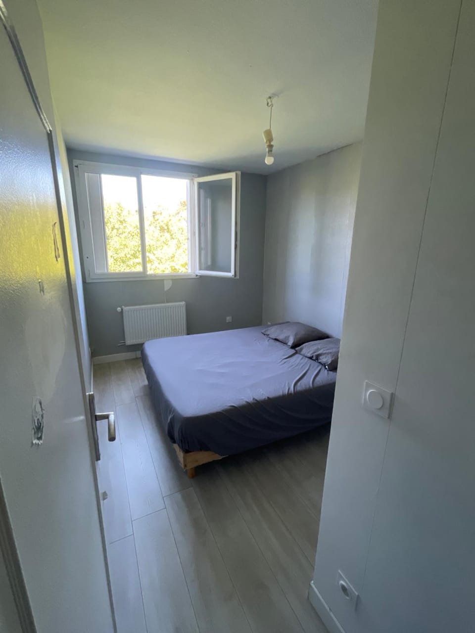 Chambre individuel à louer cher habitant au pied du tram Vacation rental in Nouvelle-Aquitaine