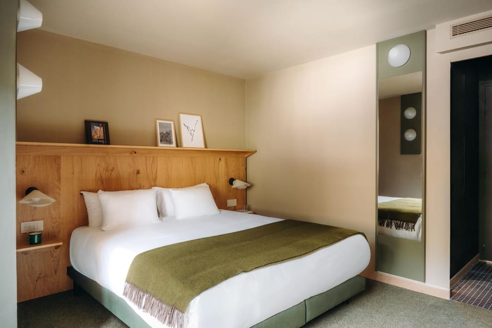 Bed, Photo of the whole room