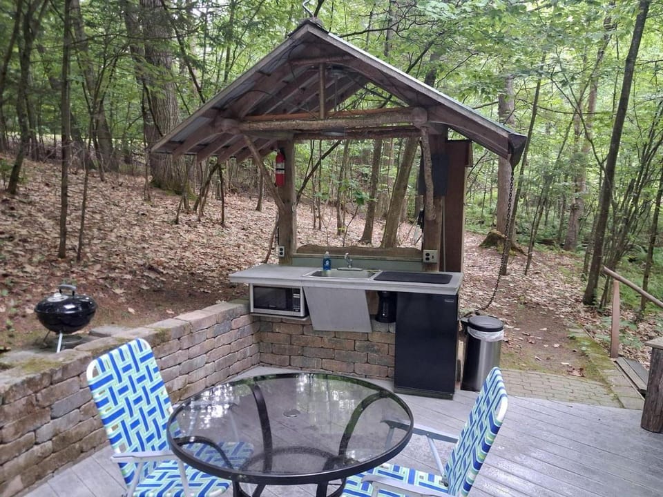 Charming Treehouse with Private Woodland Retreat near Saratoga Springs, Middle Grove, New York House in Middle Grove