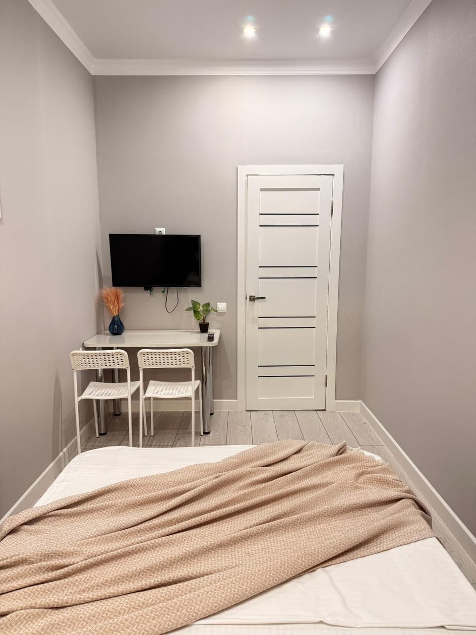 Bed, TV and multimedia, Bedroom, wardrobe