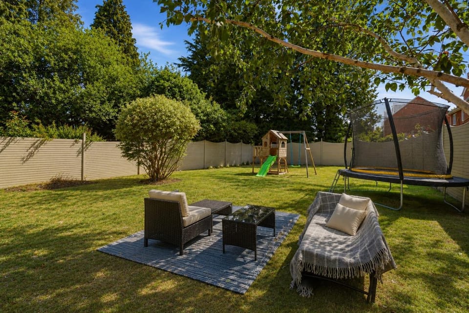 Modern Elegant 5BR Family Home in Solihull wFree Parking, Birmingham Airport, NEC House in Solihull