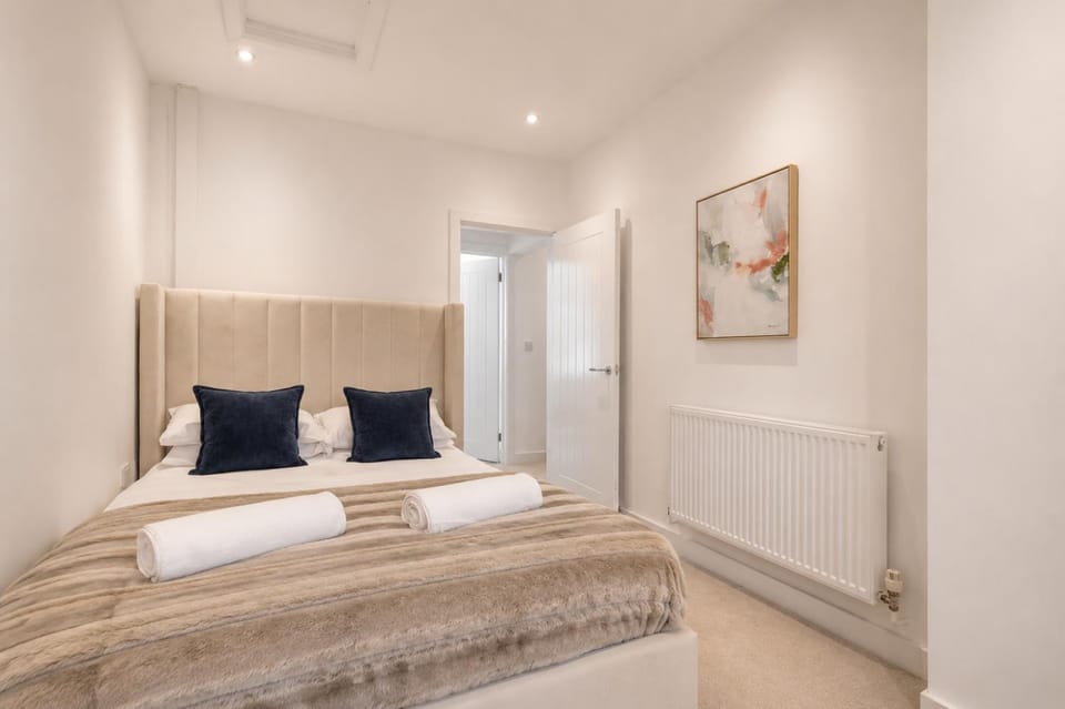 Modern Elegant 5BR Family Home in Solihull wFree Parking, Birmingham Airport, NEC House in Solihull