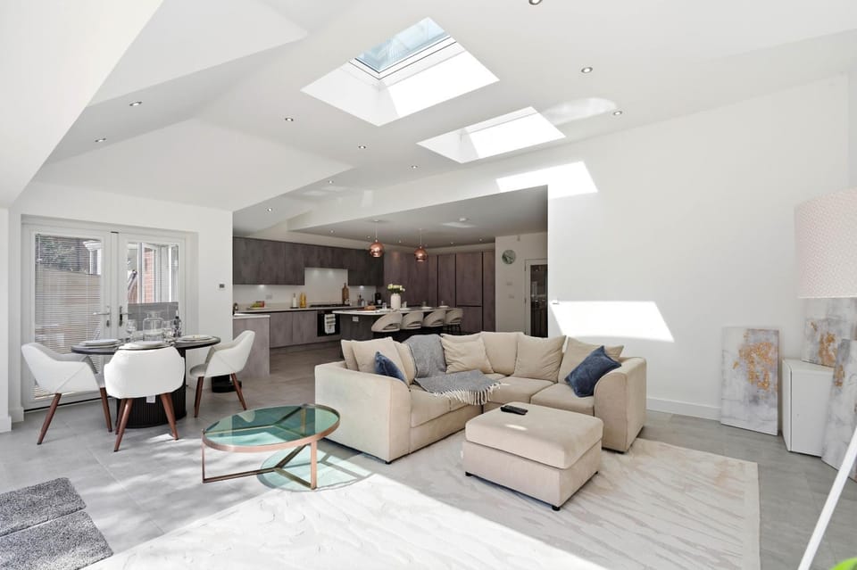 Modern Elegant 5BR Family Home in Solihull wFree Parking, Birmingham Airport, NEC House in Solihull