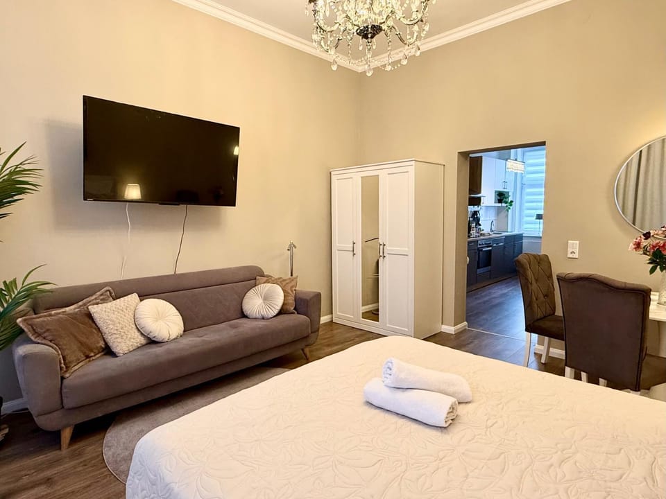 TV and multimedia, Photo of the whole room, Seating area, wardrobe