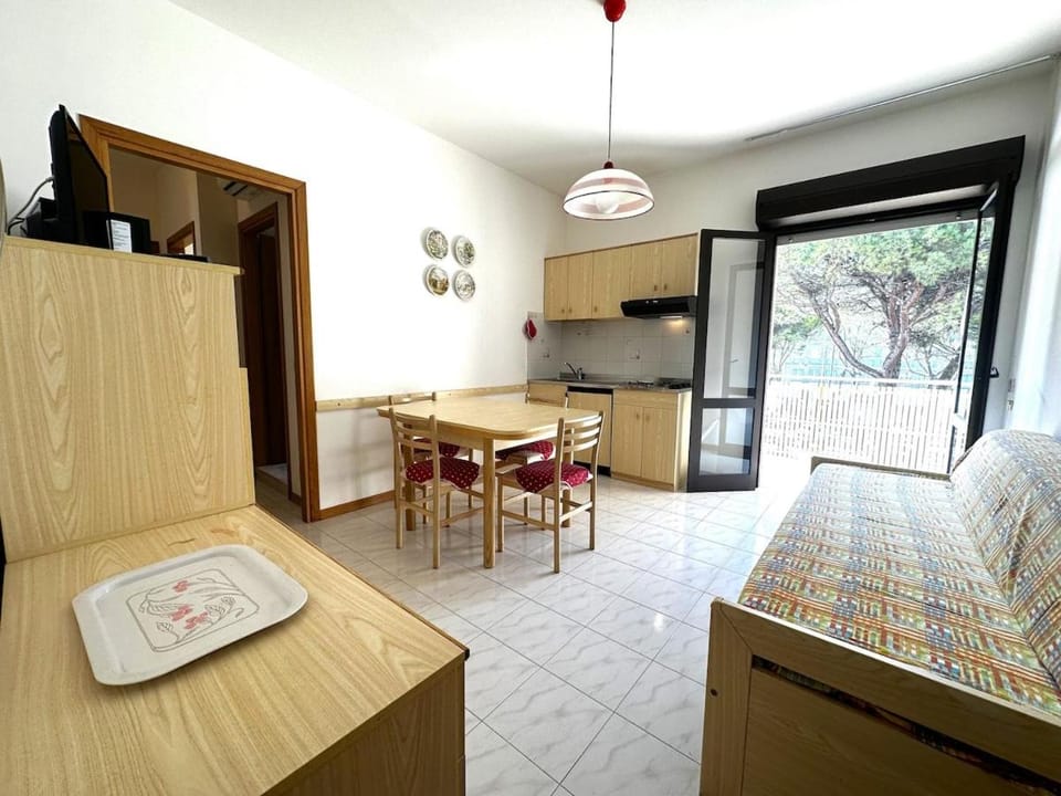 Kitchen or kitchenette, Living room, Dining area