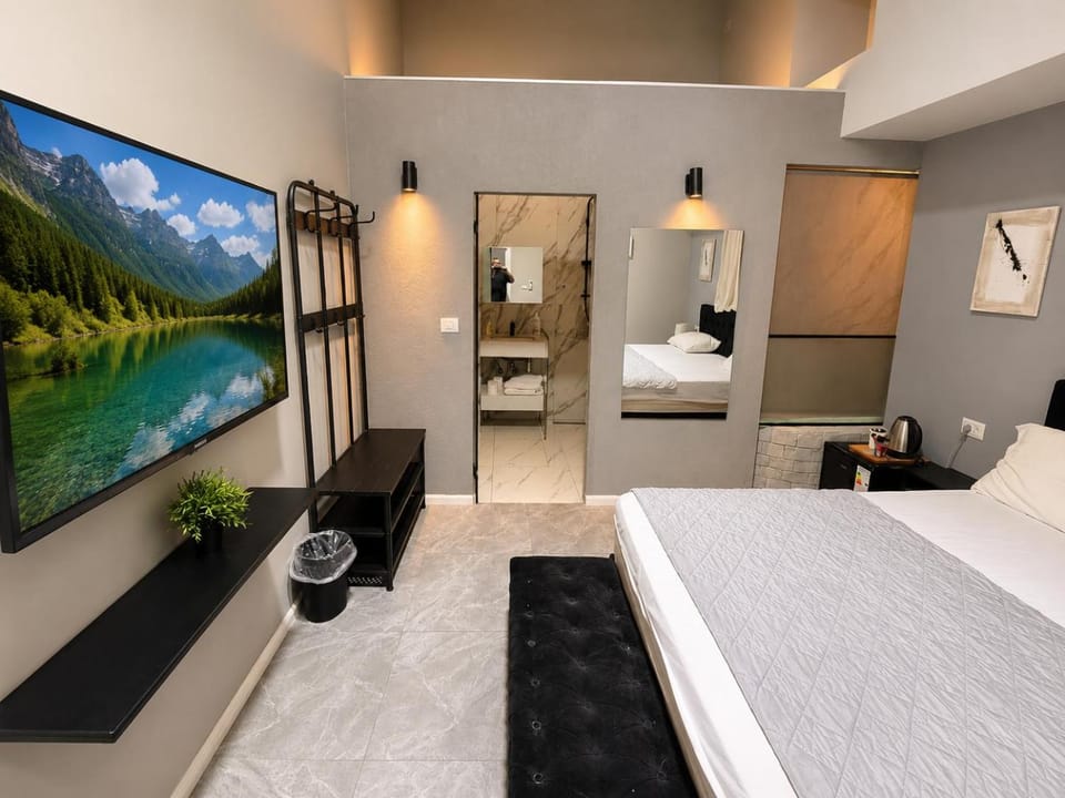 Bed, Photo of the whole room, Bedroom