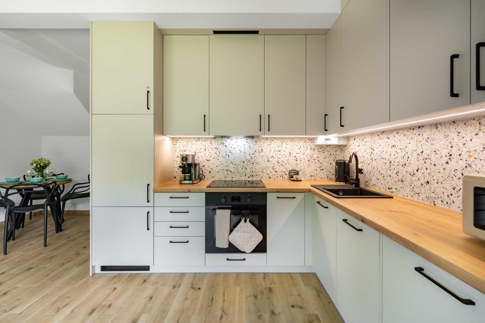 Kitchen or kitchenette, Dining area, stove