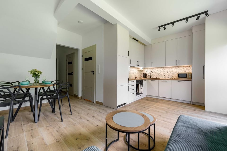 Kitchen or kitchenette, Living room, Seating area, Dining area