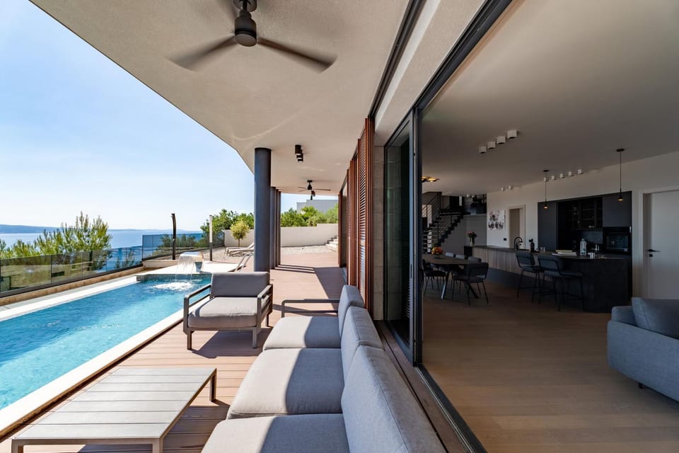 Day, Natural landscape, Balcony/Terrace, Pool view, Sea view, Swimming pool, sunbed