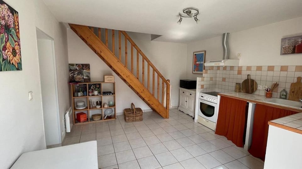Kitchen or kitchenette, oven, stove