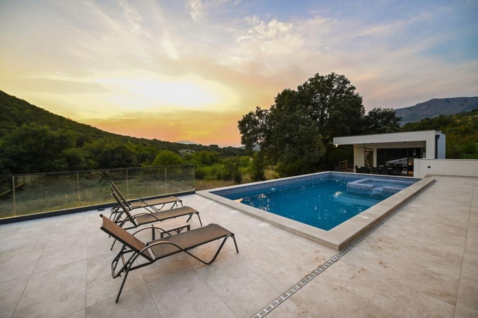 Patio, Day, Natural landscape, Mountain view, Pool view, Swimming pool, Sunrise, Sunset, sunbed