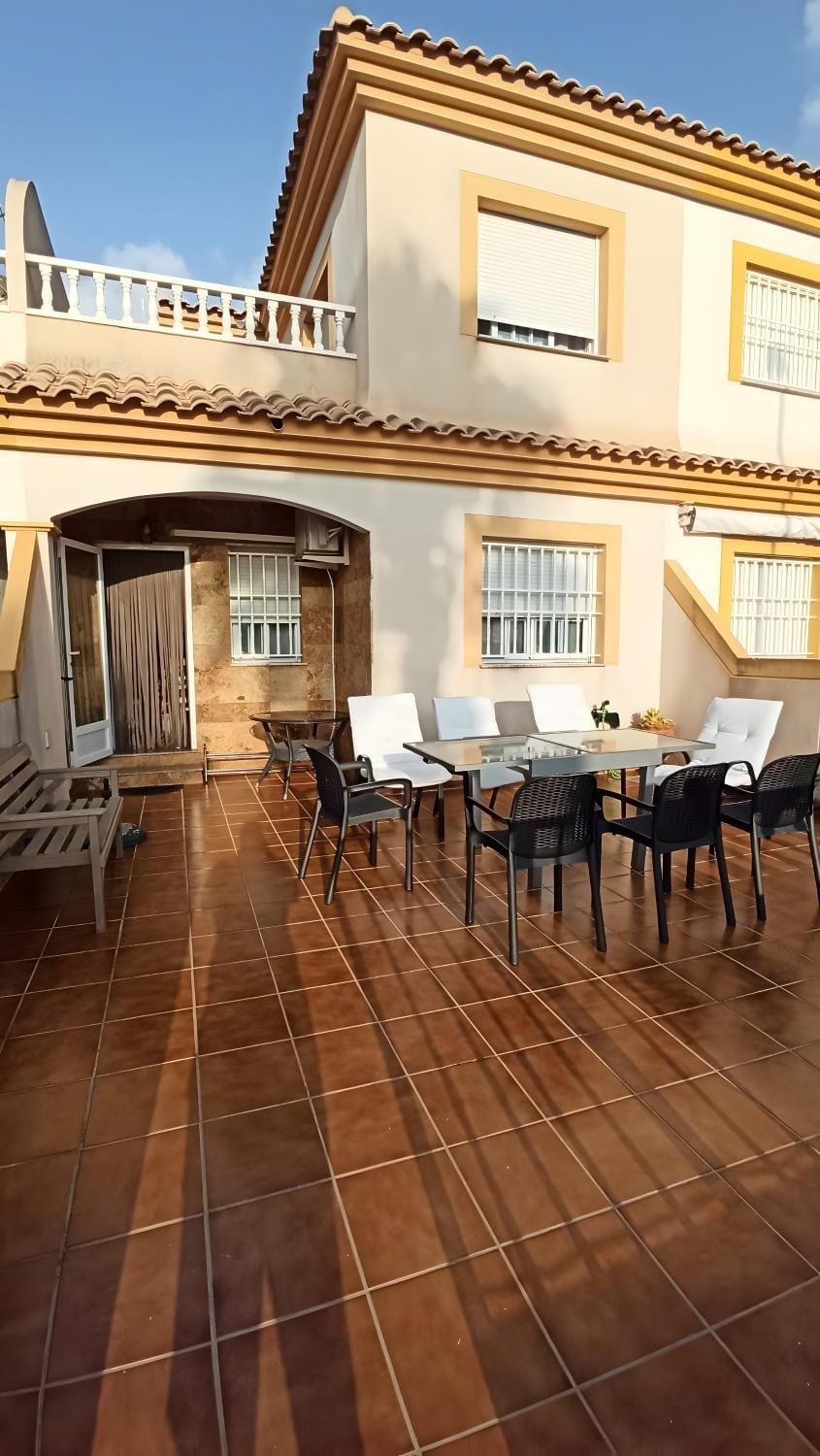 Property building, Balcony/Terrace, Living room