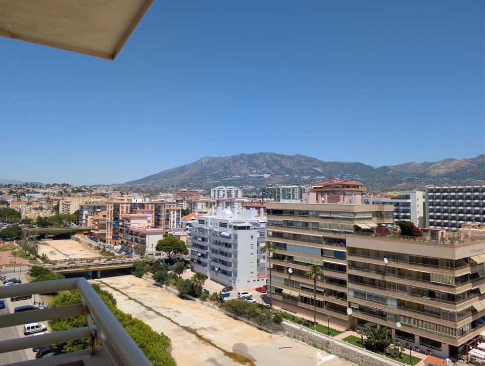 Day, Neighbourhood, Natural landscape, City view, Mountain view, Street view