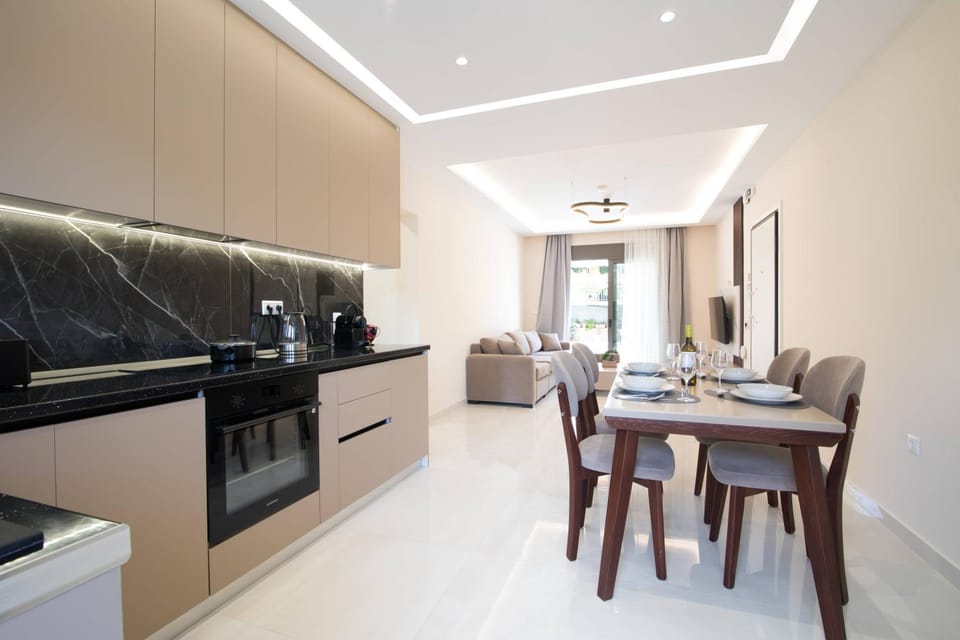 Kitchen or kitchenette, Seating area, Dining area
