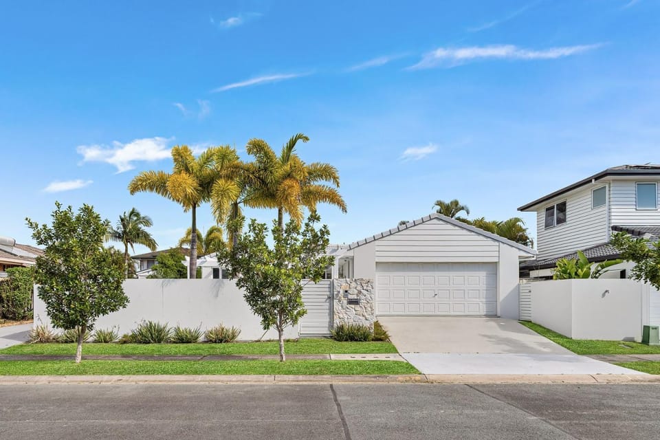 The Pool House Burleigh Villa in Burleigh Heads