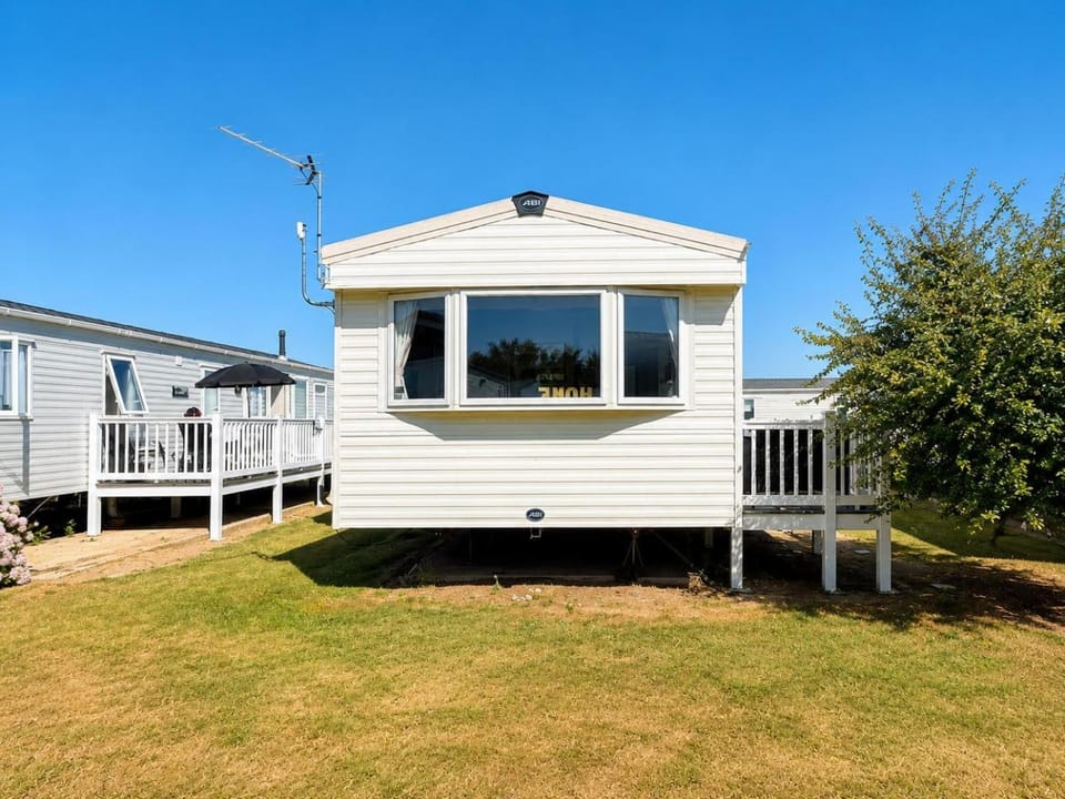 Homely caravan with side decking at Pakefield Holiday Park, Suffolk ref 68071CR House in Lowestoft