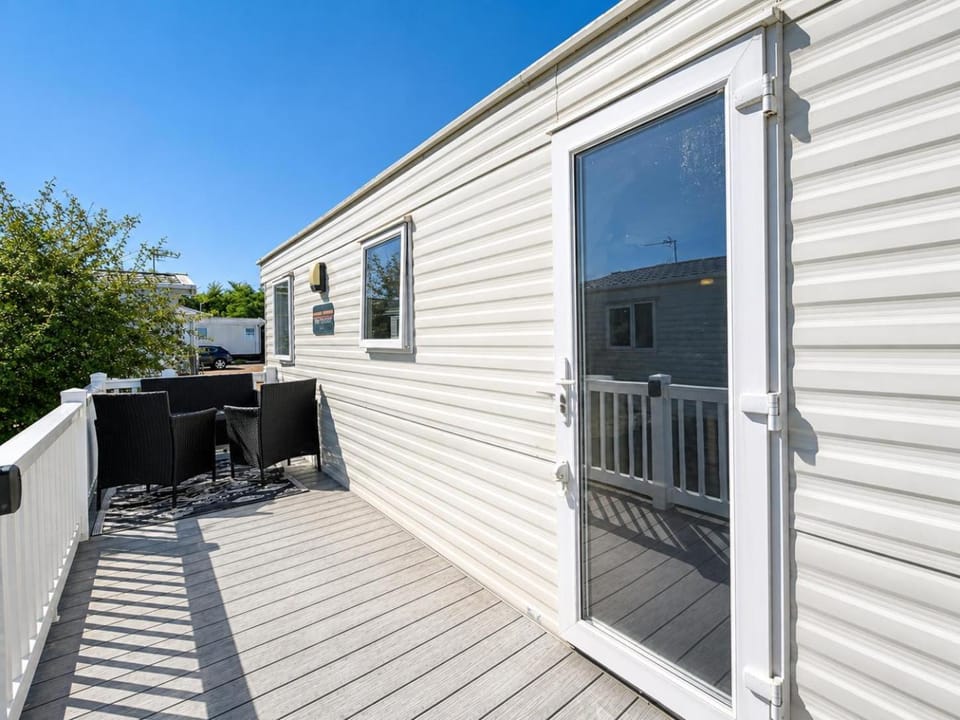 Homely caravan with side decking at Pakefield Holiday Park, Suffolk ref 68071CR House in Lowestoft