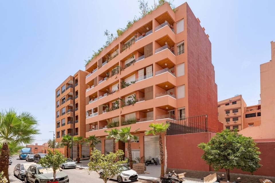 Property building, Facade/entrance, Balcony/Terrace, Street view