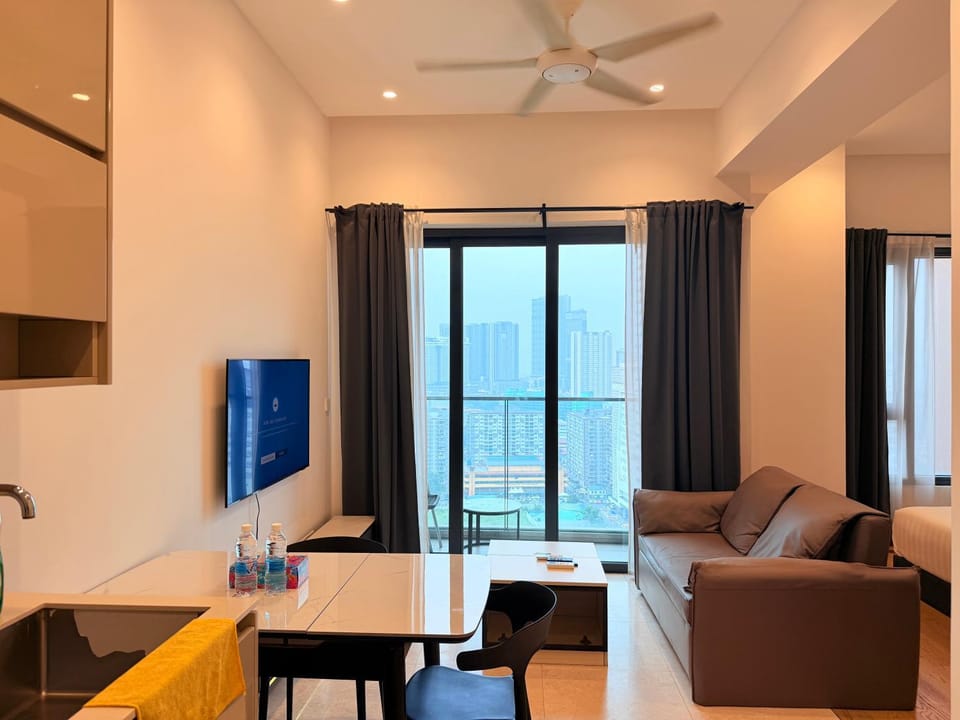 Bed, TV and multimedia, Living room, Dining area, Bedroom