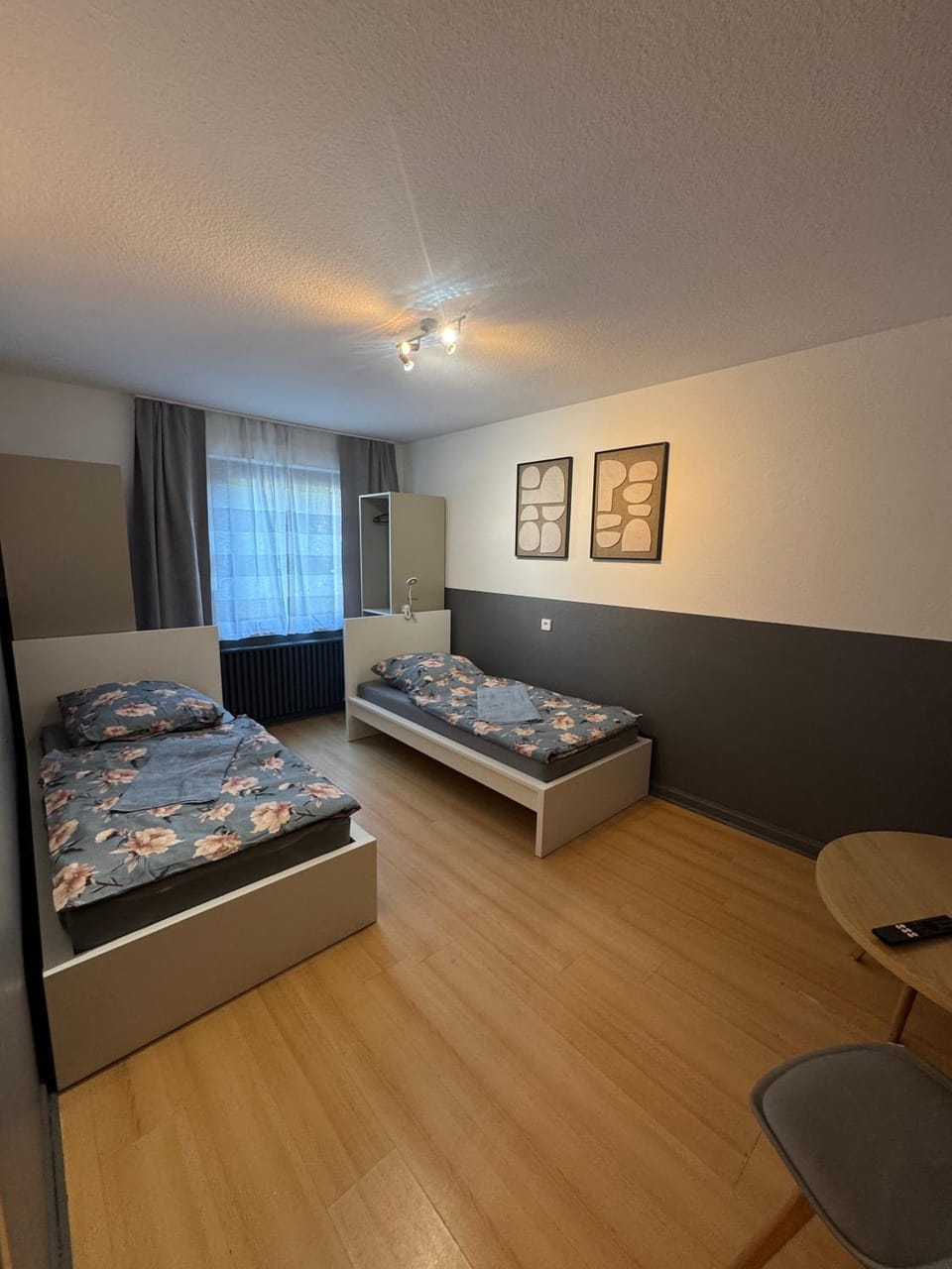 Bed, Seating area, Bedroom