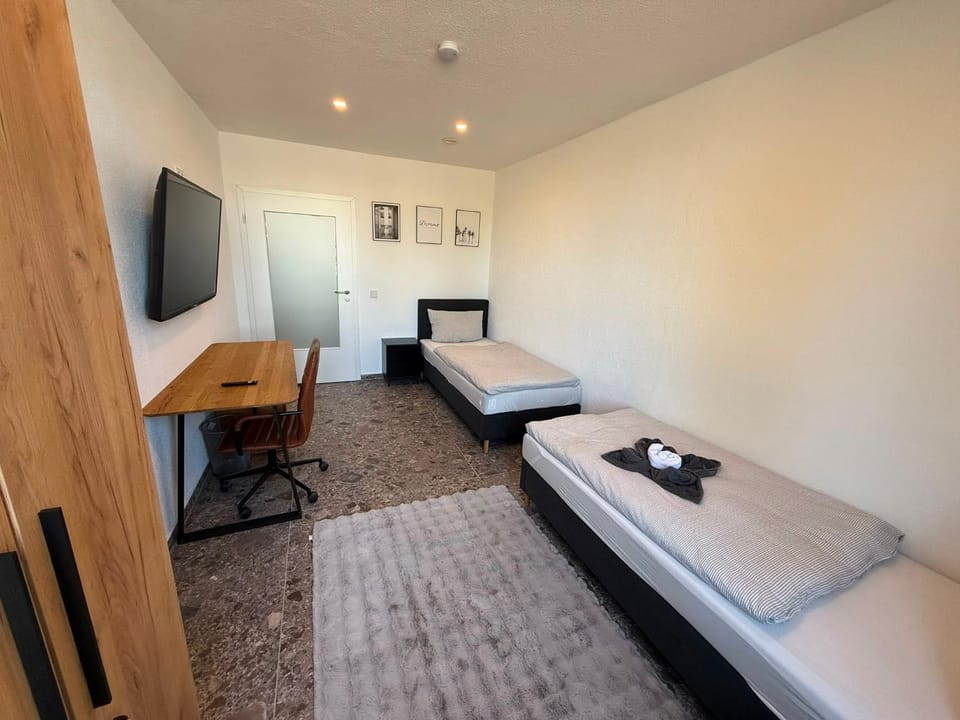 Bed, TV and multimedia, Photo of the whole room, Evening entertainment, Bedroom