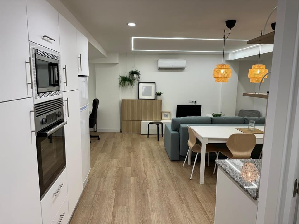 TV and multimedia, Kitchen or kitchenette, Living room, Seating area, Dining area, oven