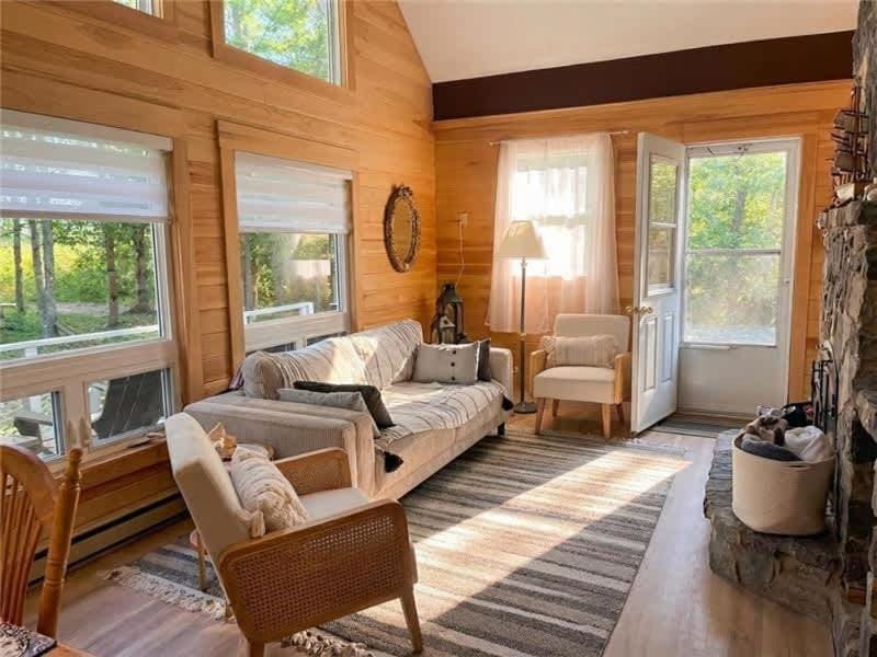Private Beach Escape - Chalet Ferdinand Chalet in New Brunswick