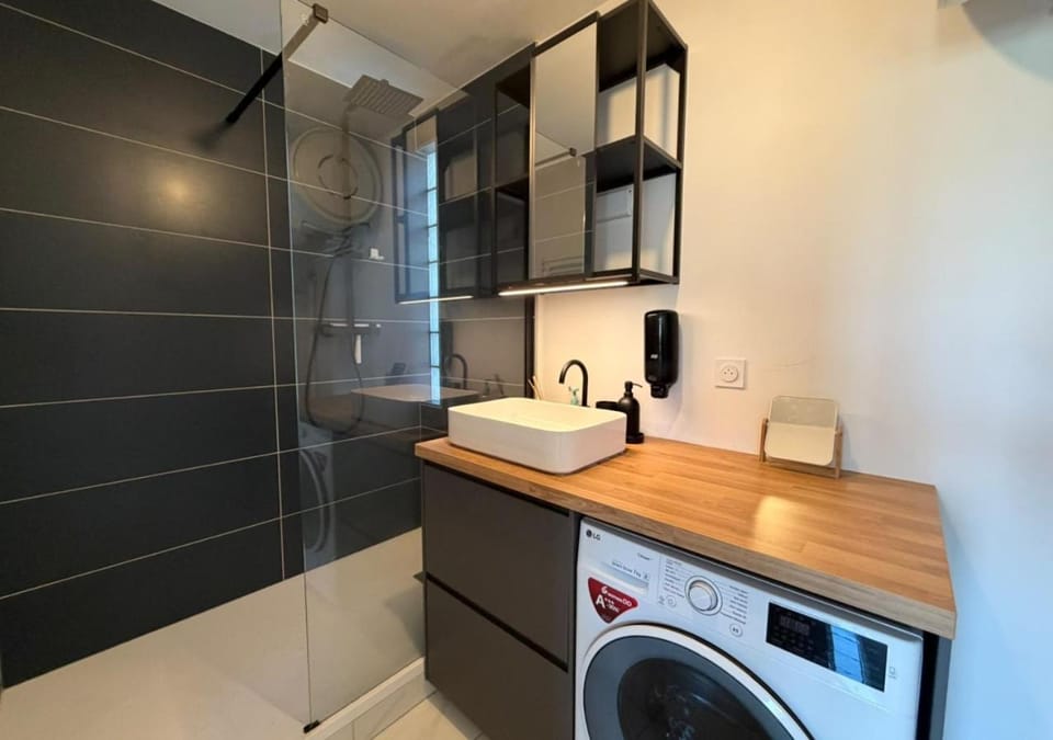 Shower, Bathroom, storage