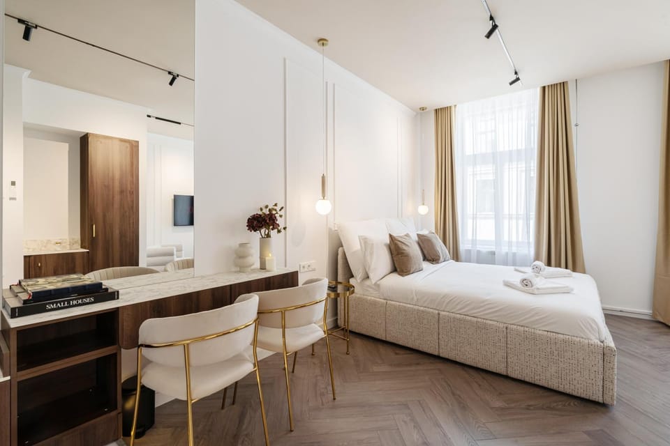 Bed, Photo of the whole room, Seating area, Bedroom, wardrobe