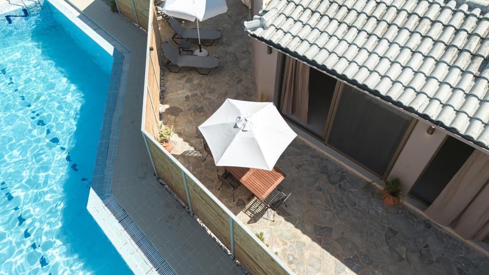Property building, Pool view