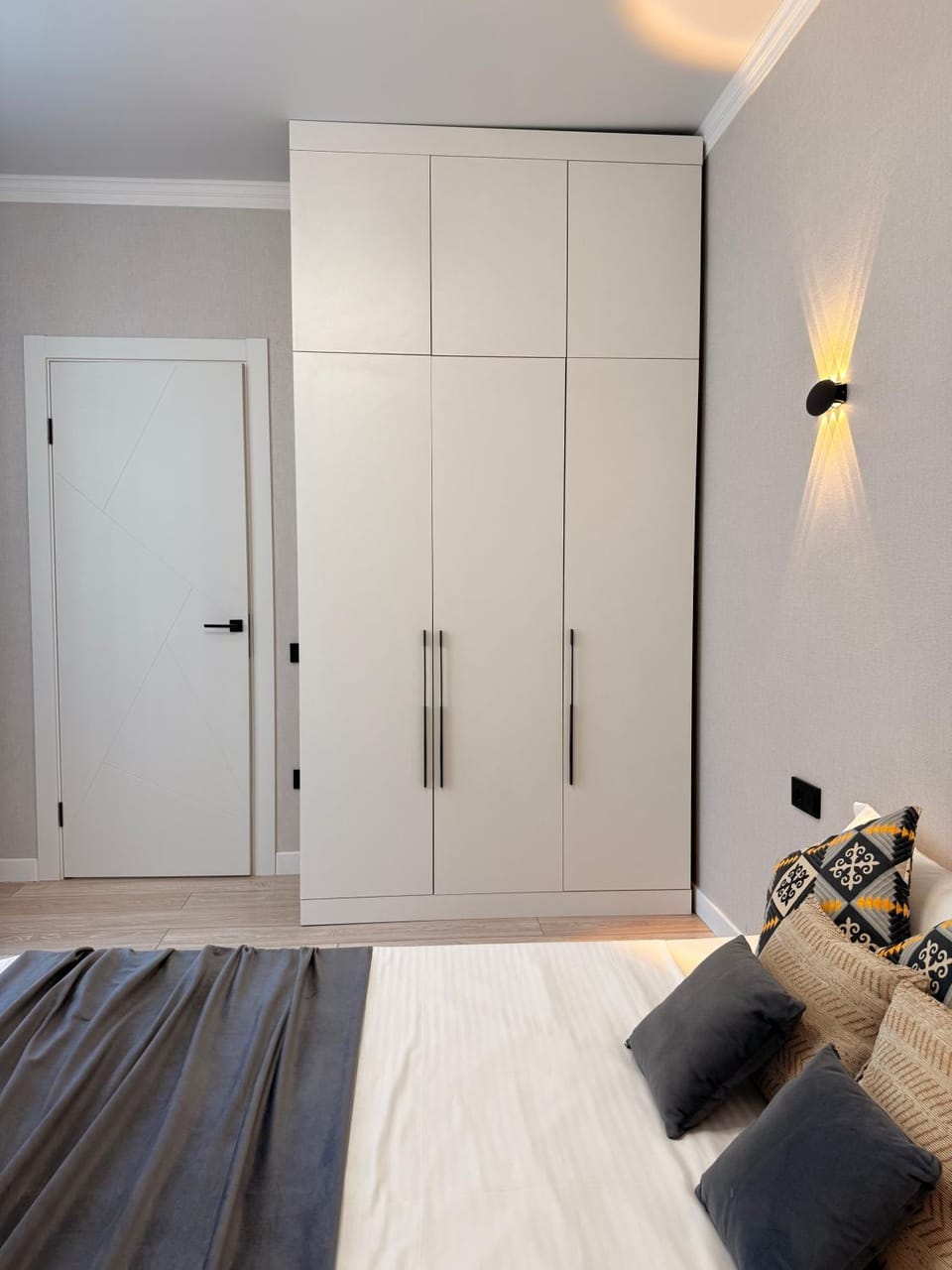 Bed, Photo of the whole room, Bedroom, wardrobe