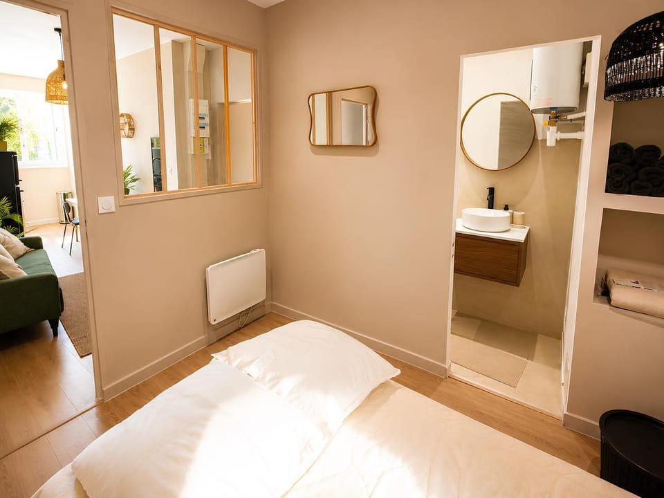 Bed, Bathroom, Photo of the whole room, Bedroom, towels, wardrobe