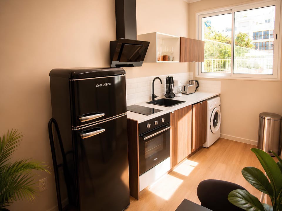 Coffee/tea facilities, Kitchen or kitchenette, oven, pet friendly, stove, toaster
