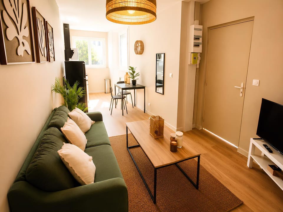 Communal lounge/ TV room, TV and multimedia, Living room, Seating area