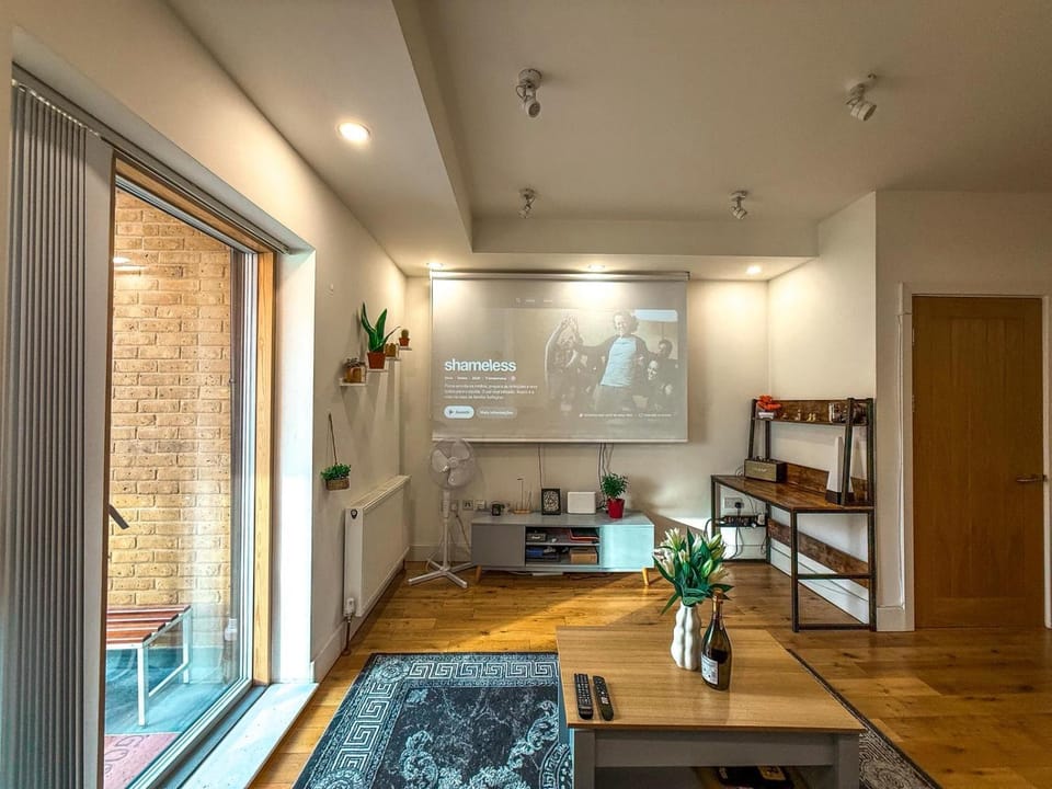Flat in Roman Road Apartment in London Borough of Hackney