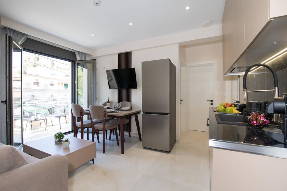 TV and multimedia, Kitchen or kitchenette, Dining area